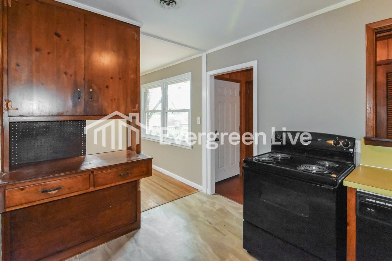 3678 Windemere Dr - Photo 5 of 15