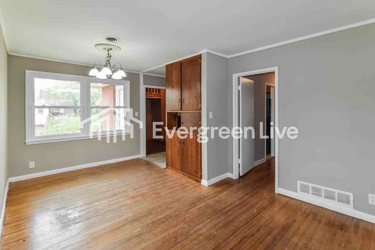 3678 Windemere Dr - Photo 6 of 15