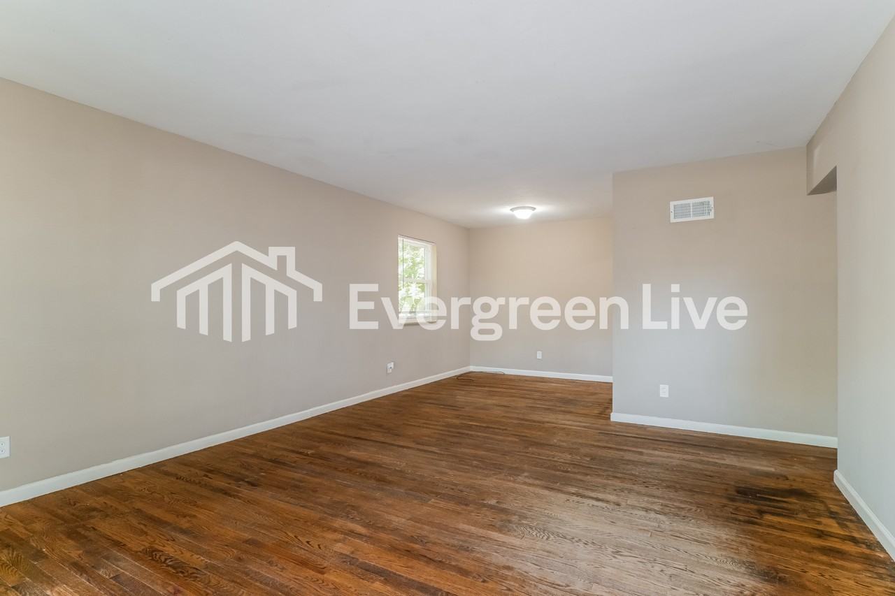 8015 Appleton Dr - Photo 3 of 11