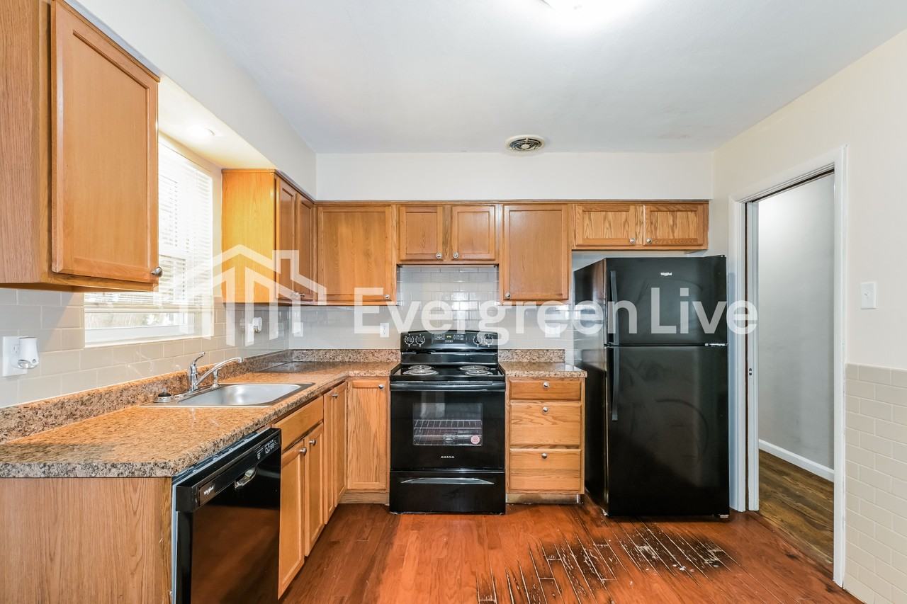 8015 Appleton Dr - Photo 5 of 11