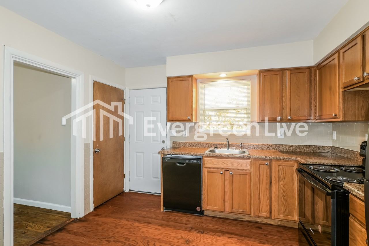 8015 Appleton Dr - Photo 6 of 11