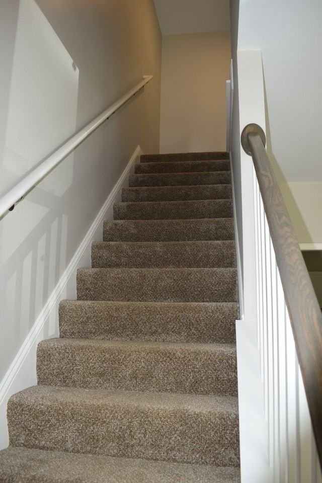 714 E Oak St - Photo 2 of 11