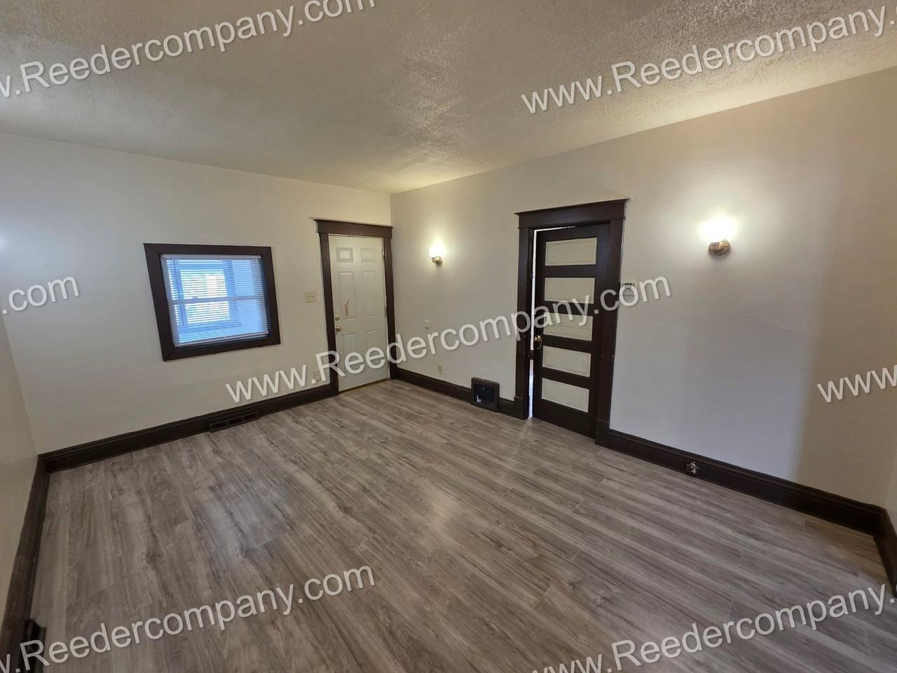 910 Wilcox St - Photo 3 of 13