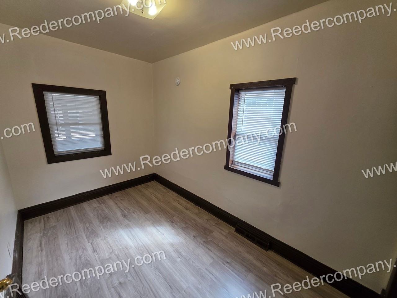 910 Wilcox St - Photo 7 of 13