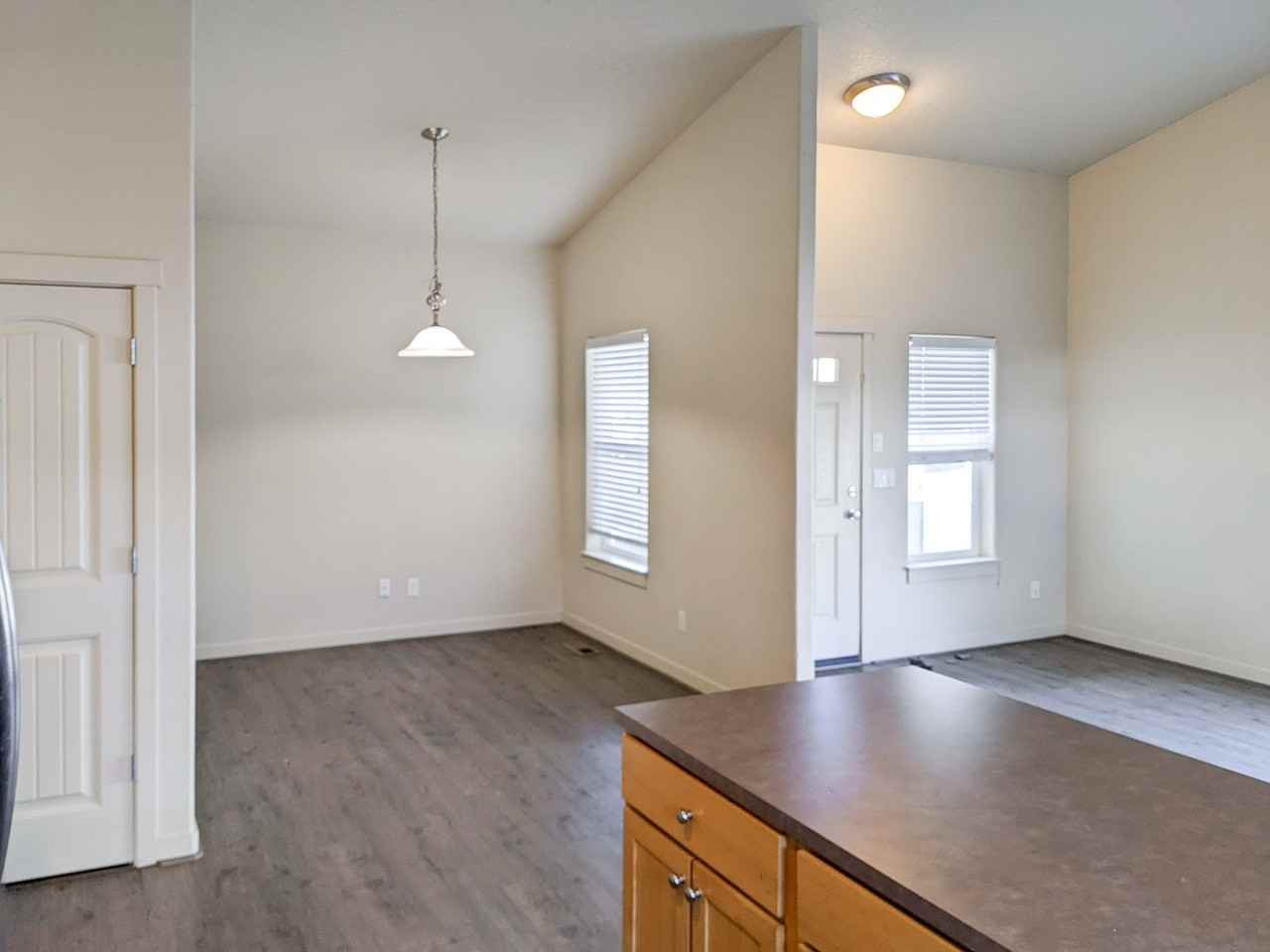 958 Harbour Ln Ne - Photo 2 of 14