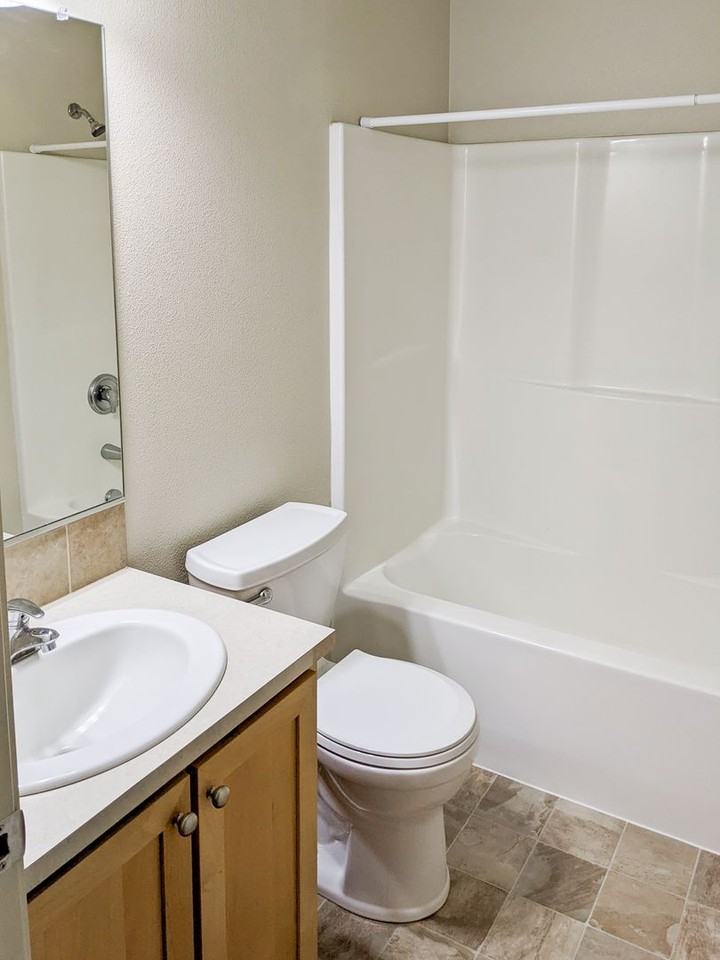 958 Harbour Ln Ne - Photo 5 of 14