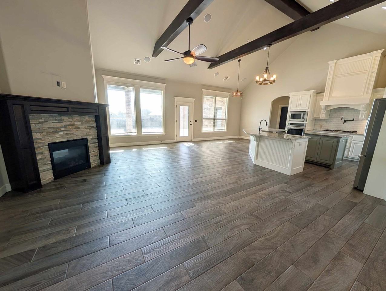 17428 Locust Grove Ln - Photo 2 of 32