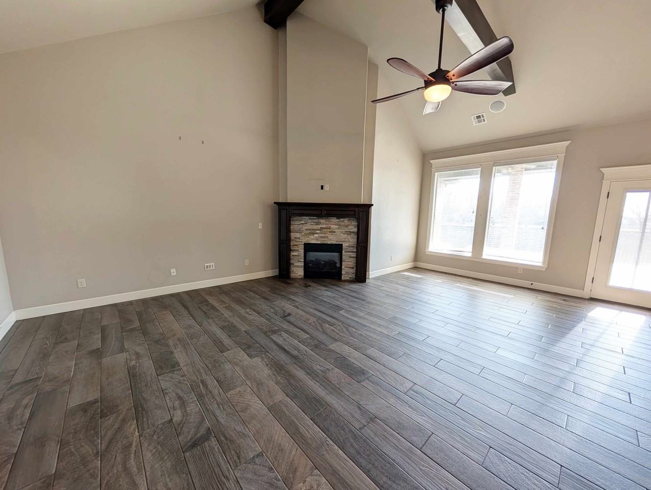 17428 Locust Grove Ln - Photo 4 of 32