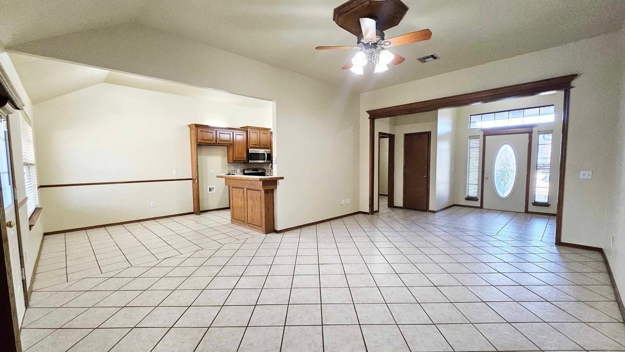 417 E Plantation Ter - Photo 5 of 34