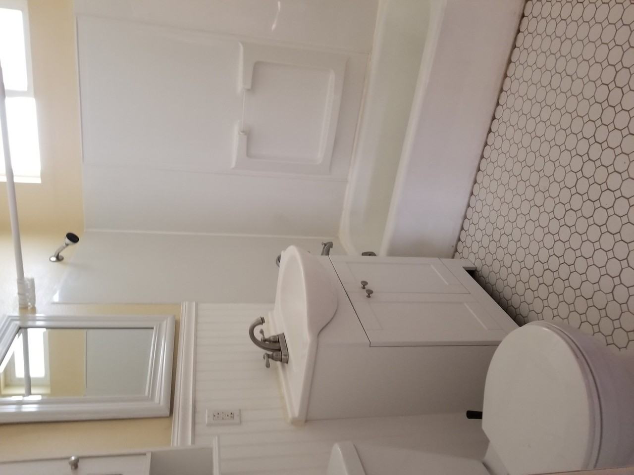 1360 Princess Ave - Photo 2 of 6