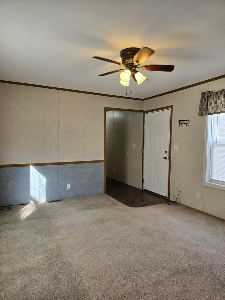 467 Texas St - Photo 4 of 15