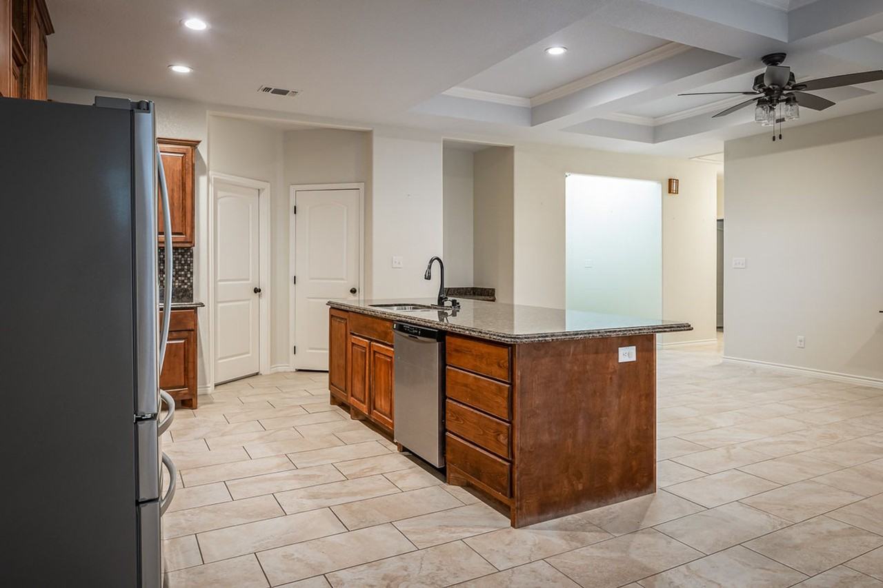 309 Javier Dr - Photo 5 of 16