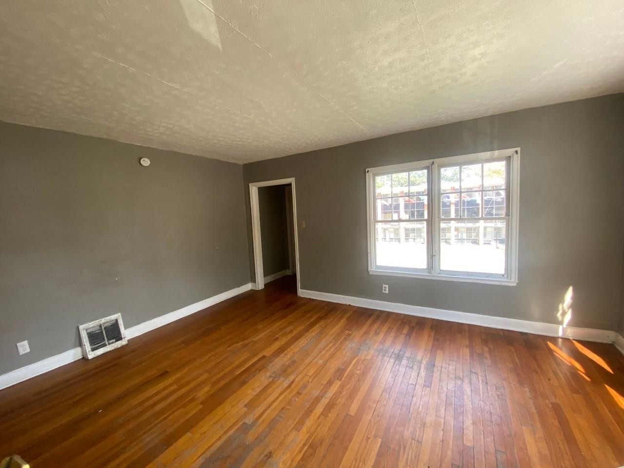 607 W Freeman St - Photo 3 of 8