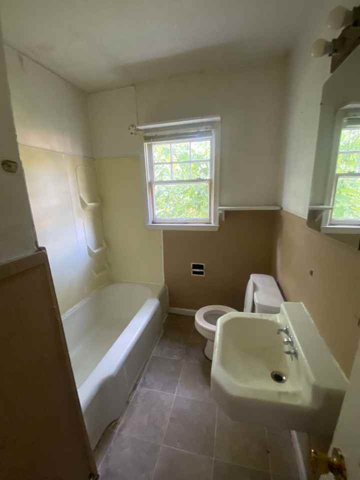 607 W Freeman St - Photo 5 of 8