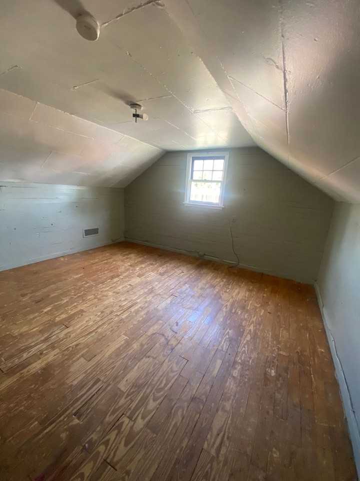 607 W Freeman St - Photo 7 of 8