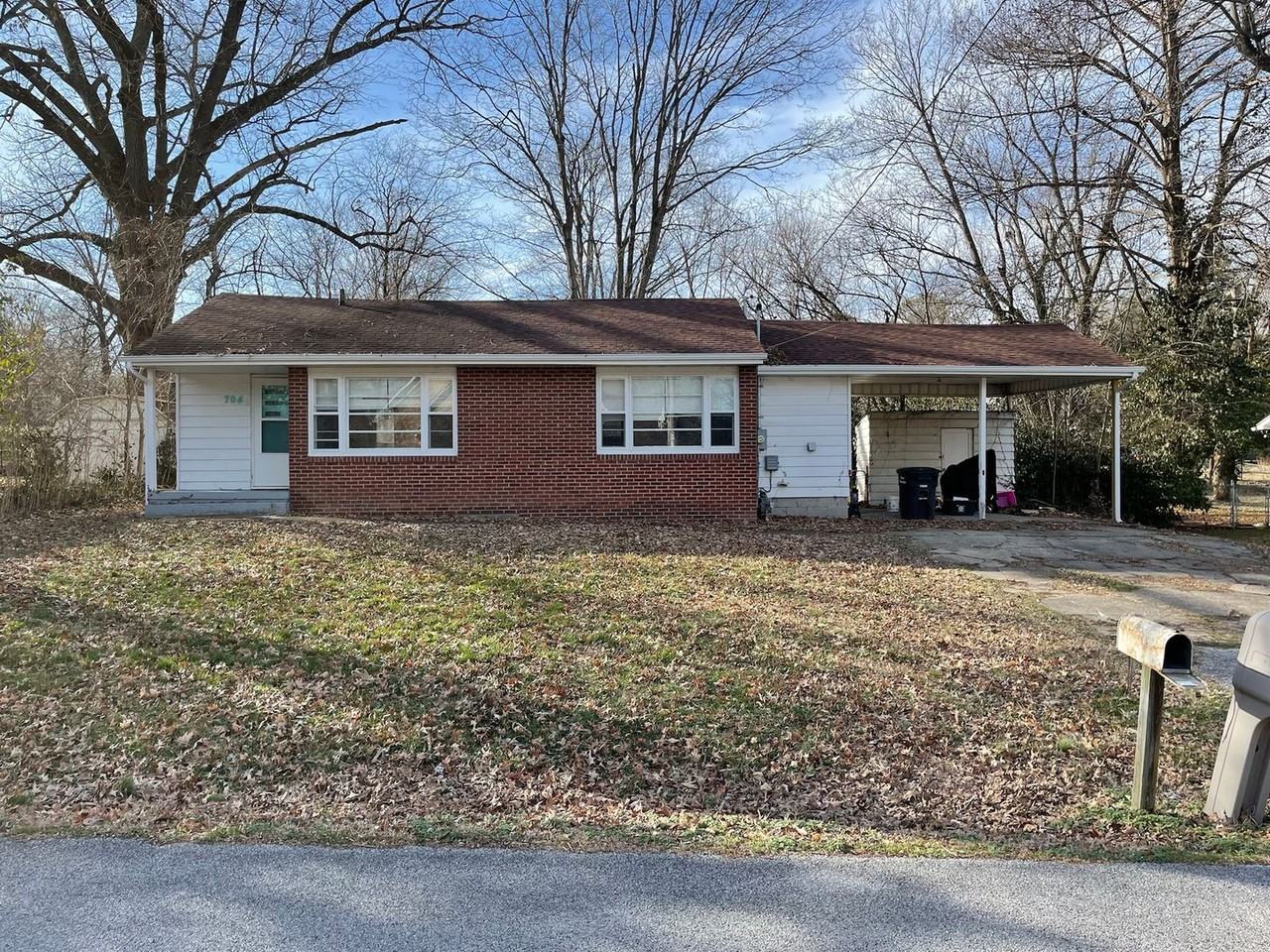 704 N Almond St - Photo 2 of 11