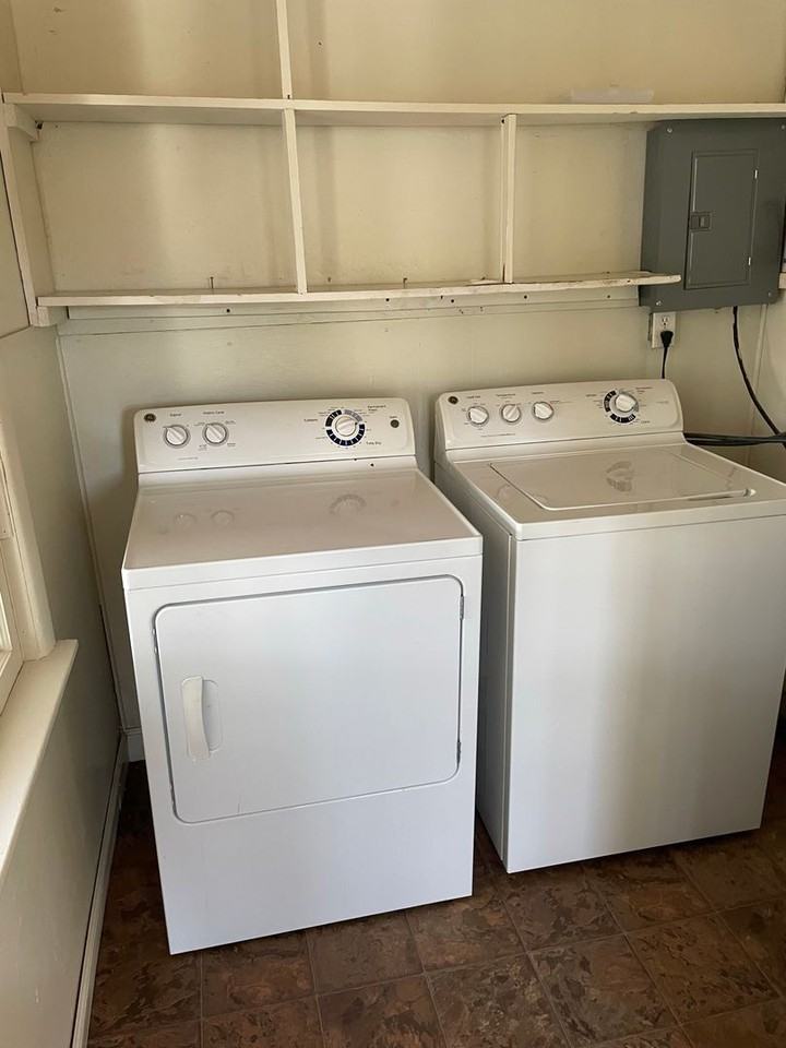 704 N Almond St - Photo 6 of 11