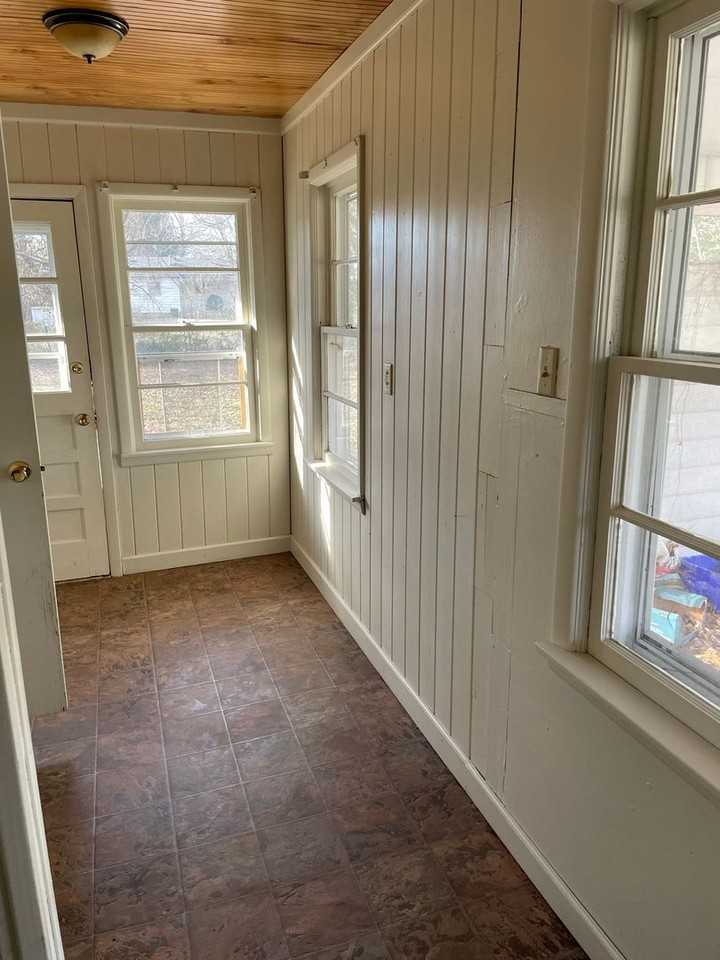 704 N Almond St - Photo 7 of 11