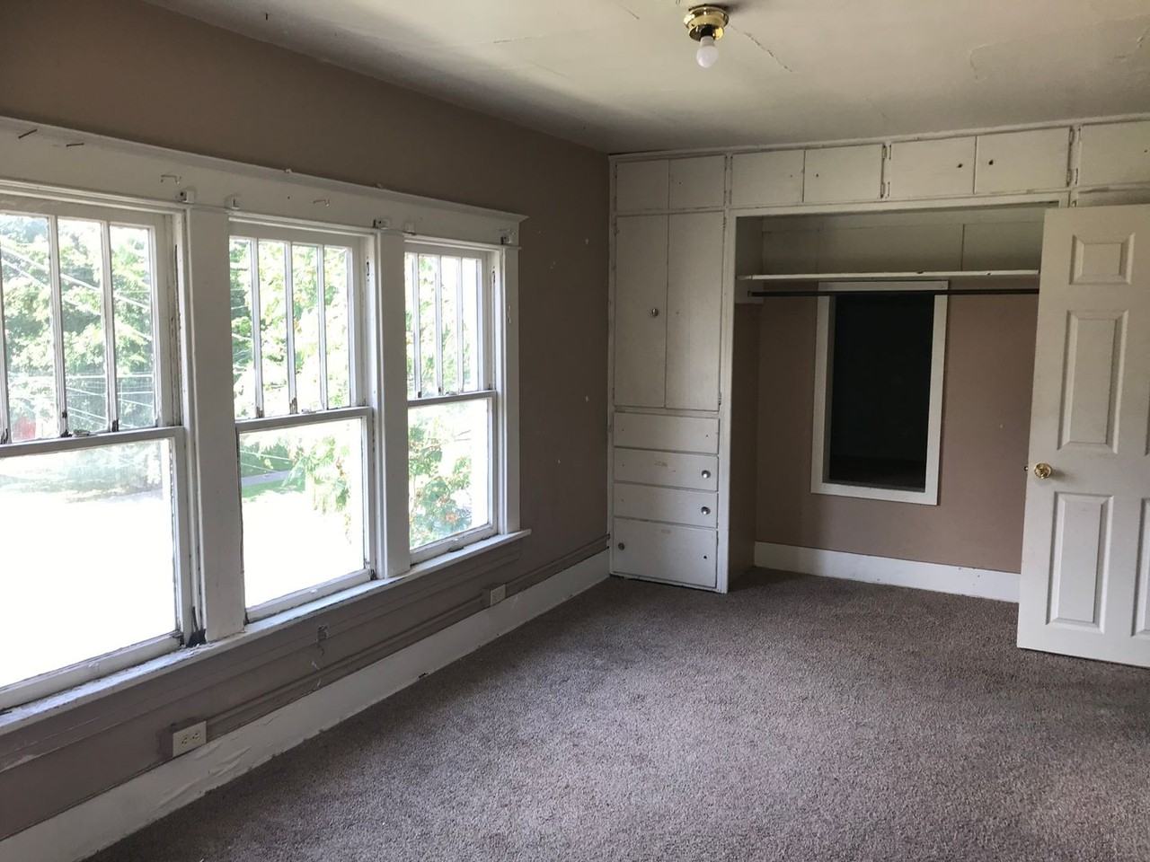 303 W College St - Photo 3 of 7