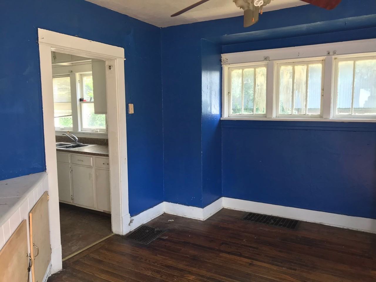 303 W College St - Photo 4 of 7