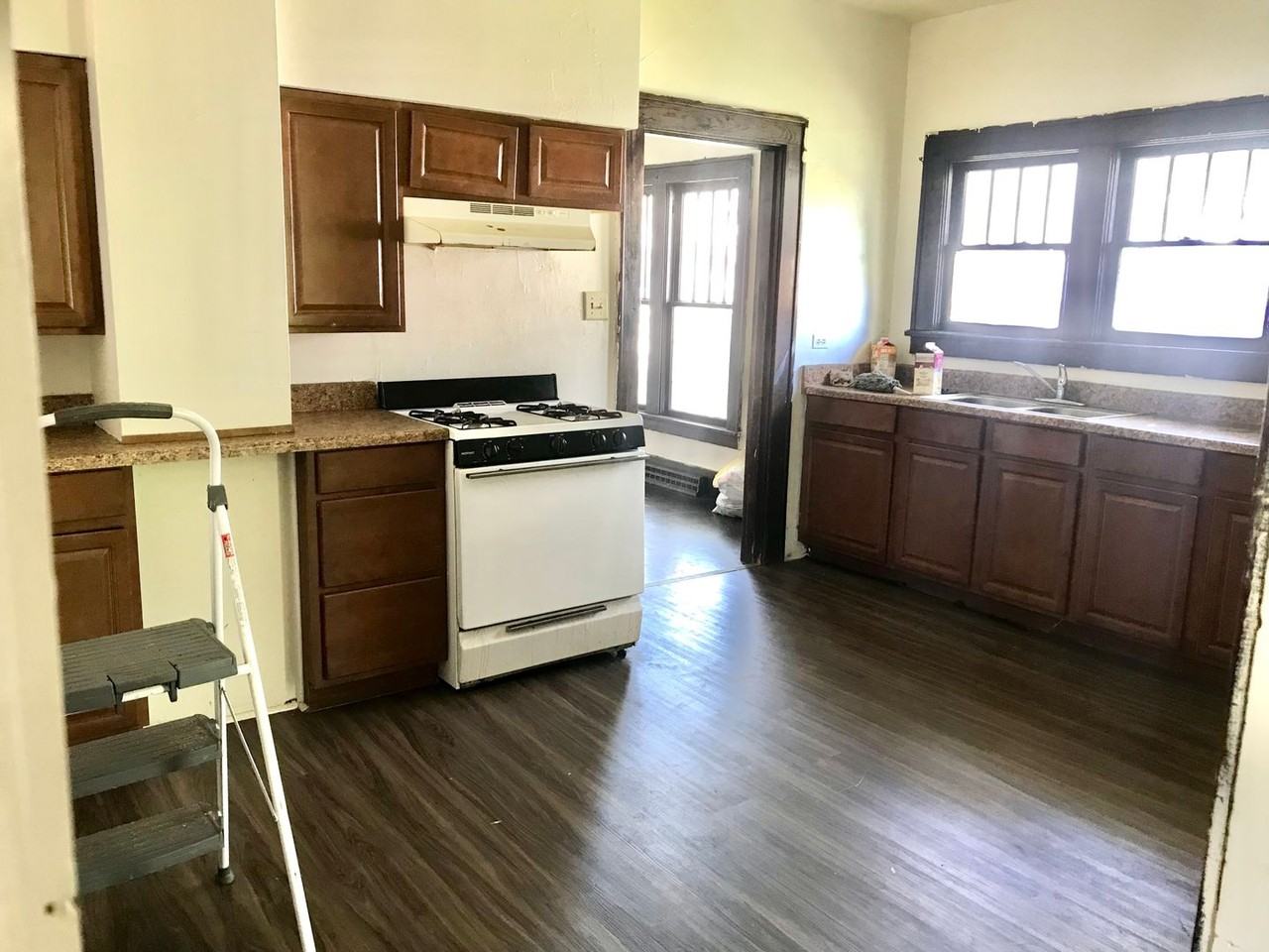 807 W College St - Photo 2 of 4