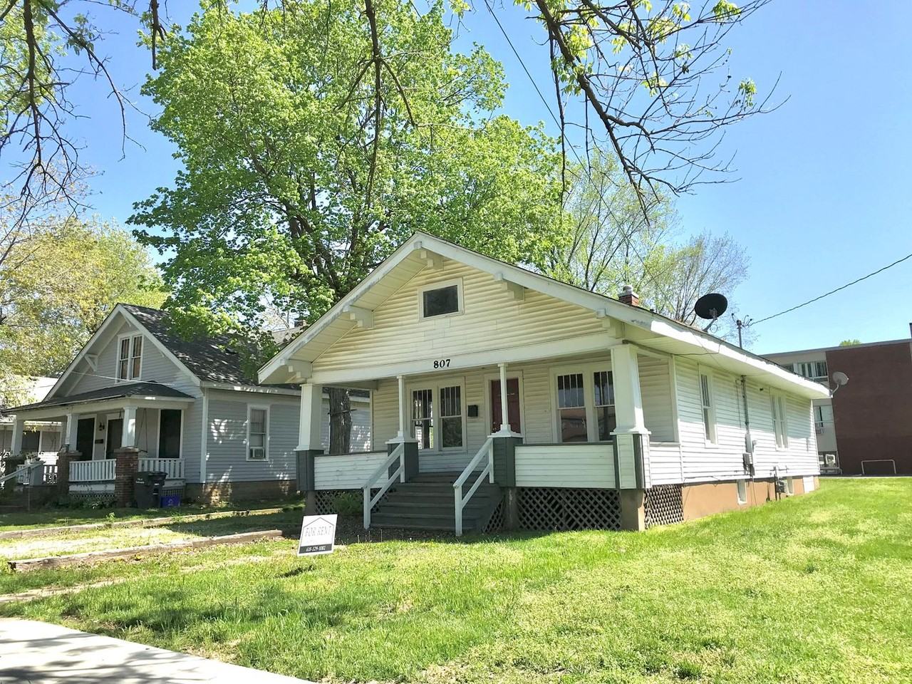 807 W College St - Photo 3 of 4