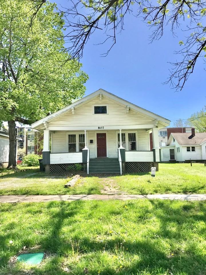 807 W College St - Photo 4 of 4