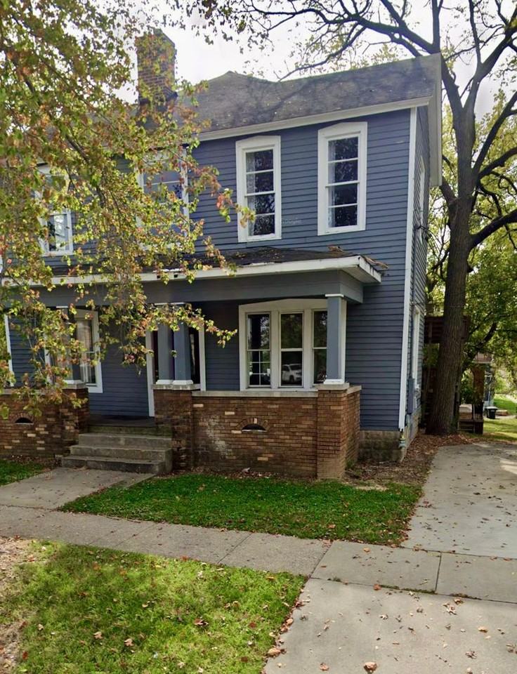 311 W Elm St - Photo 3 of 12