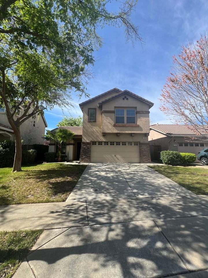 1930 Rickenbacker Ln - Photo 3 of 20