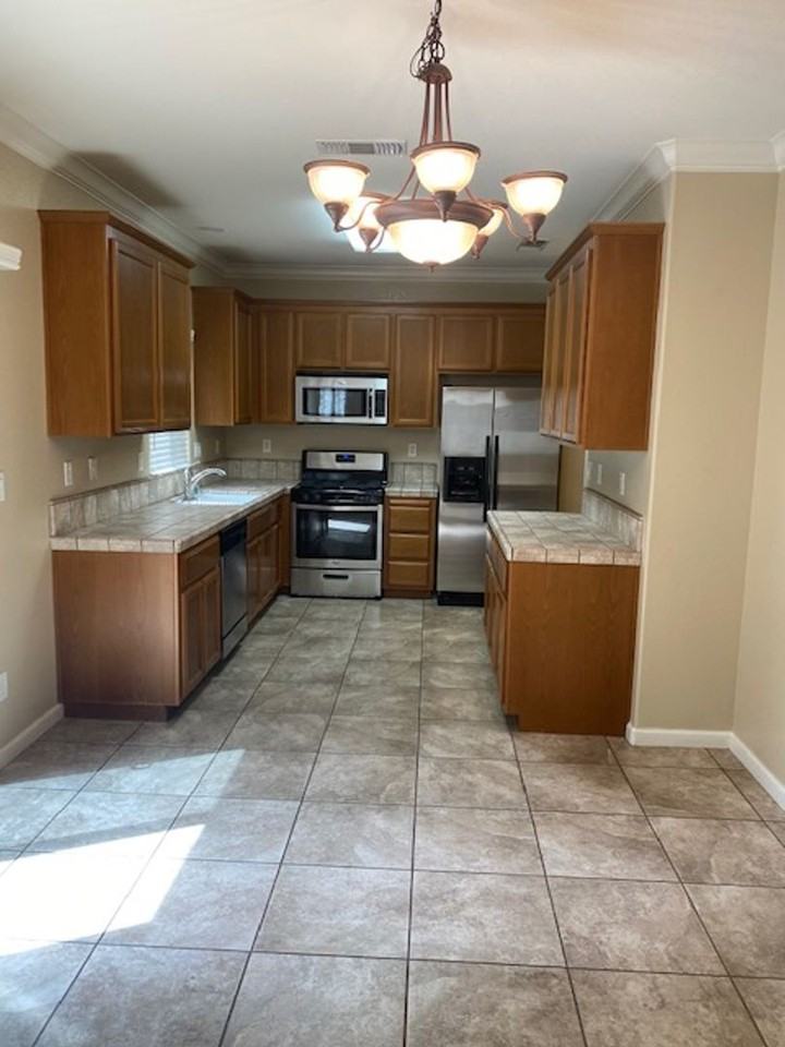 1930 Rickenbacker Ln - Photo 7 of 20