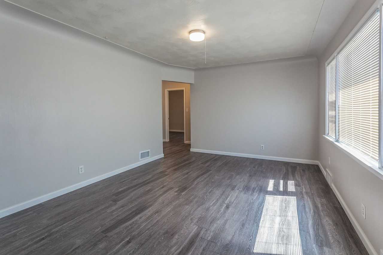 2327 W 6th St - Photo 2 of 23