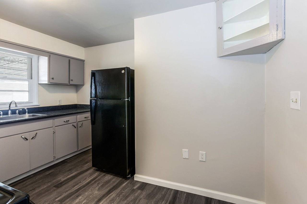 2327 W 6th St - Photo 5 of 23