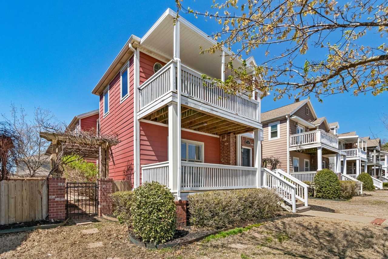 713 N Rupple Rd - Photo 3 of 36