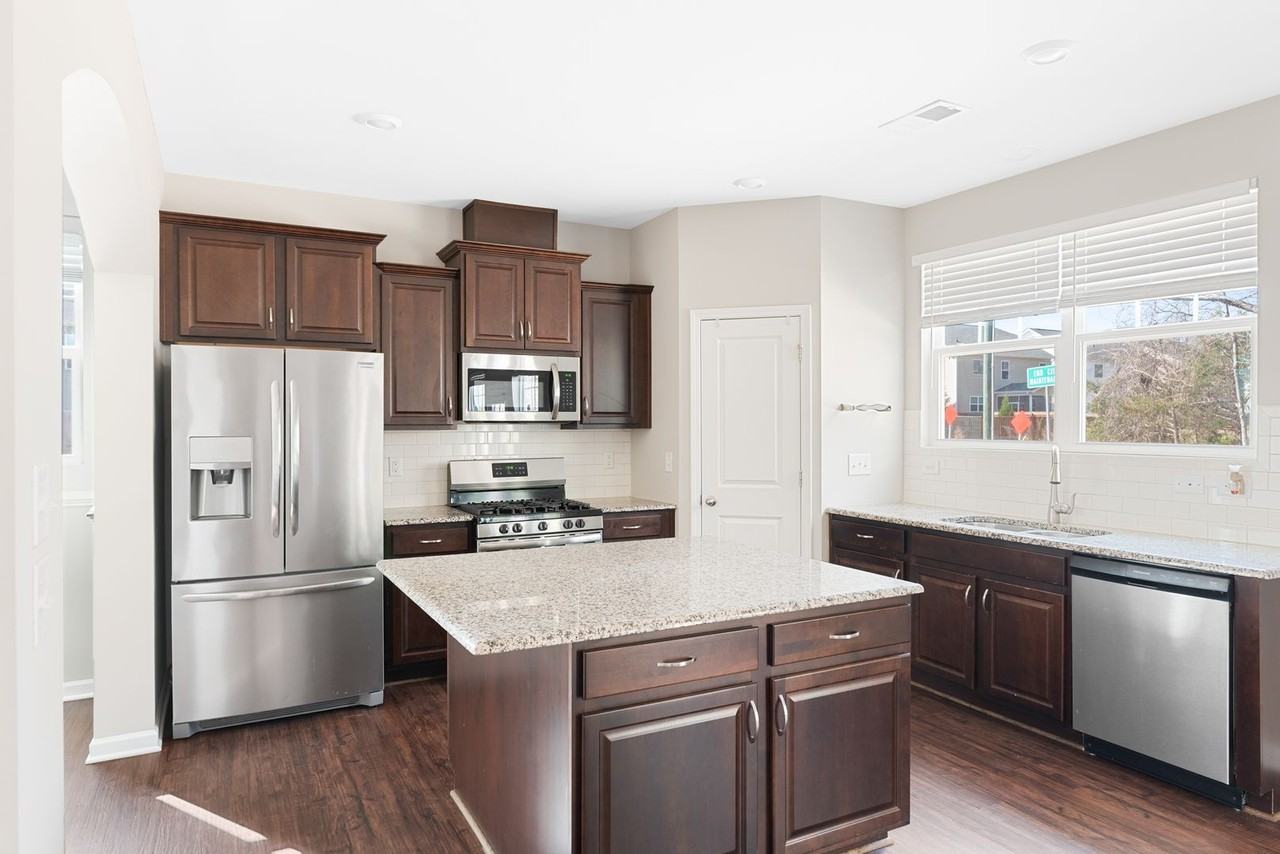 638 Starry Sky Dr - Photo 7 of 24