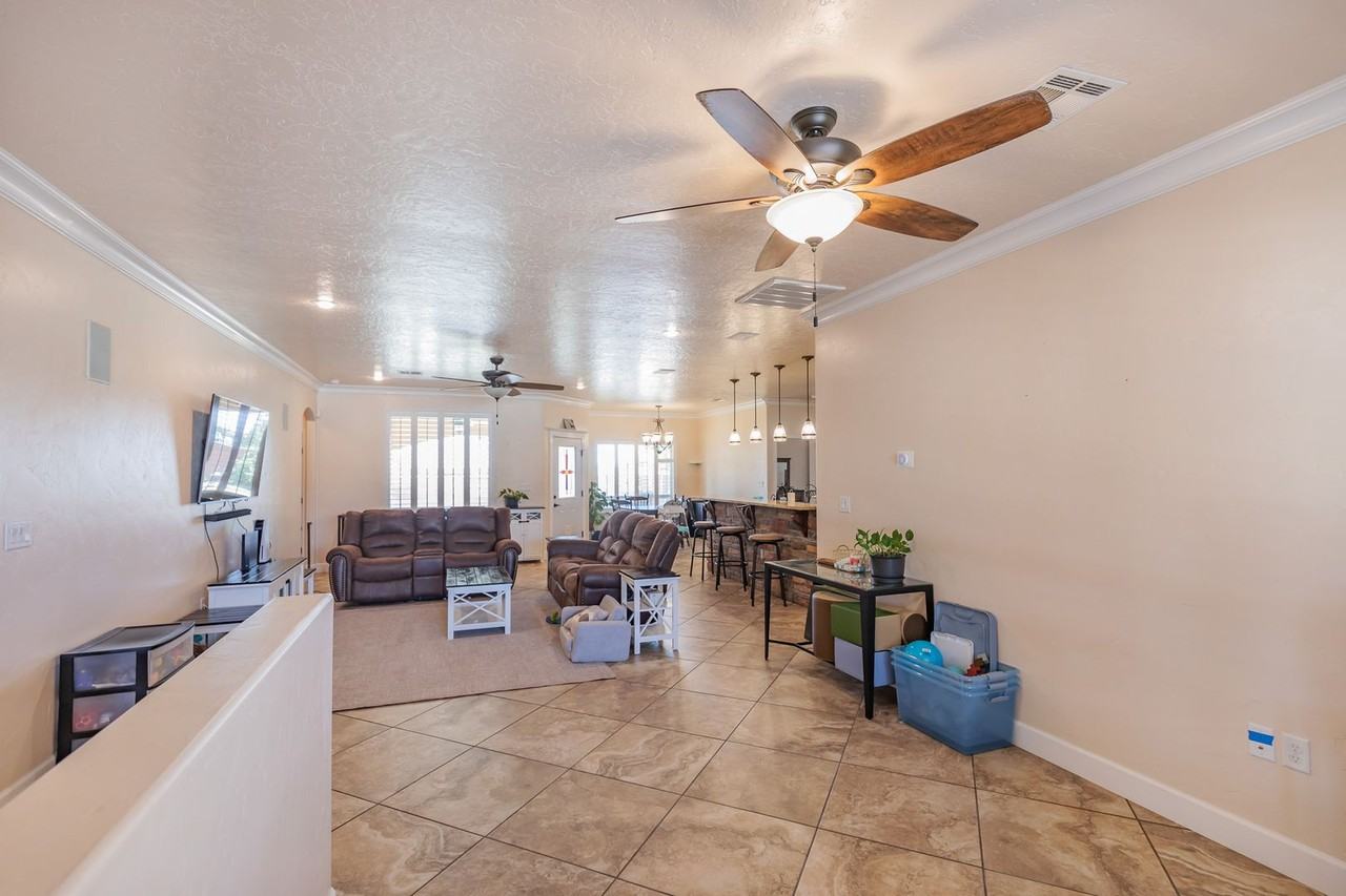 558 San Simon Dr - Photo 4 of 30