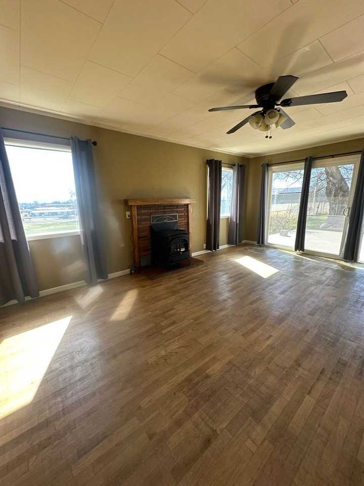 2800 Watson St - Photo 3 of 15