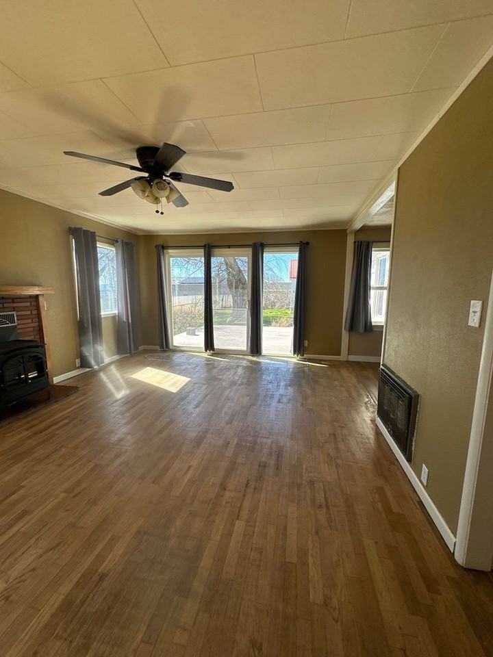 2800 Watson St - Photo 4 of 15