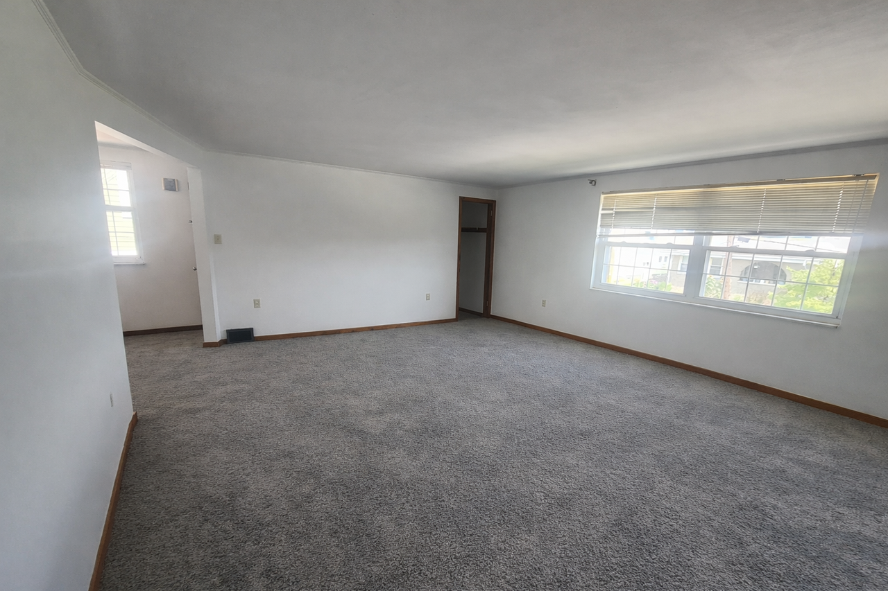 21 21 Chalftone Avenue - Photo 5 of 17