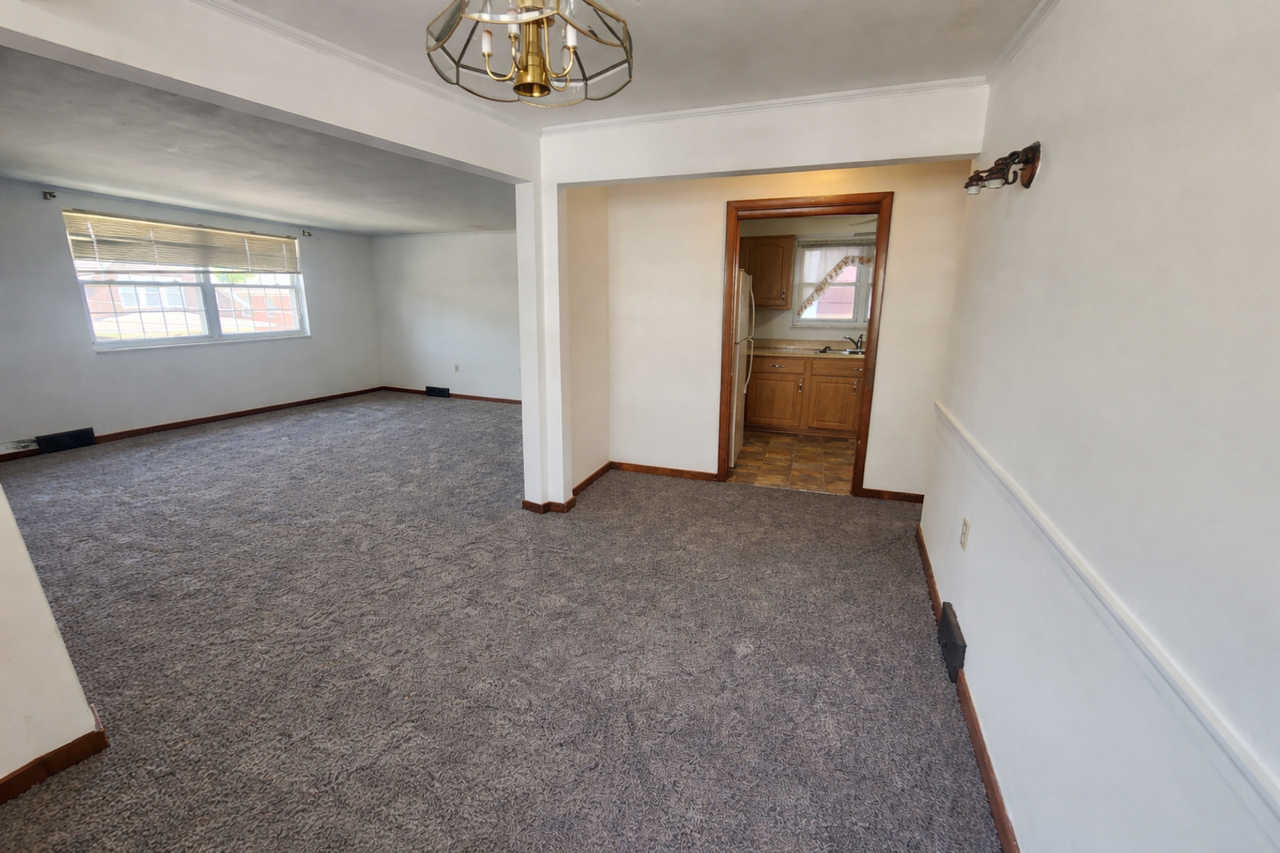 21 21 Chalftone Avenue - Photo 7 of 17