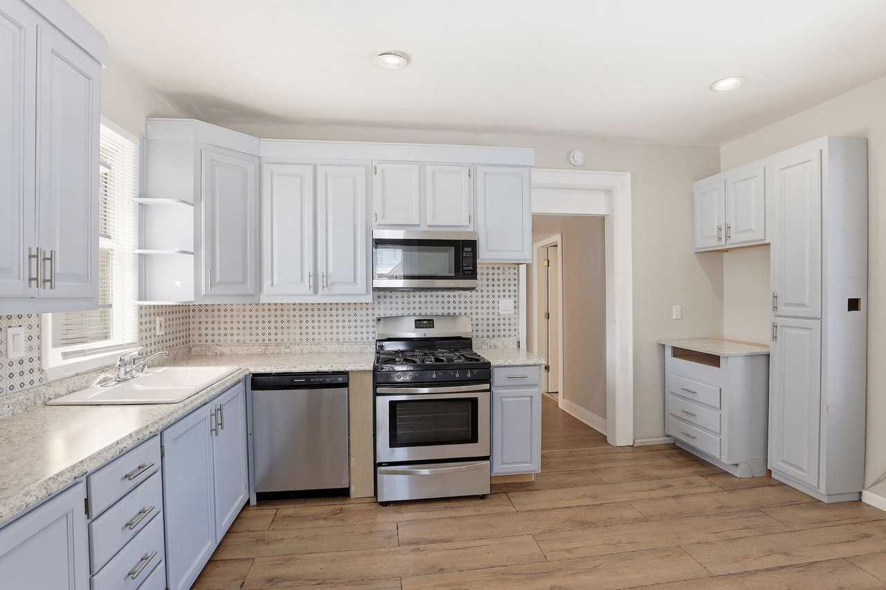 1125 S 7th St - Photo 5 of 29