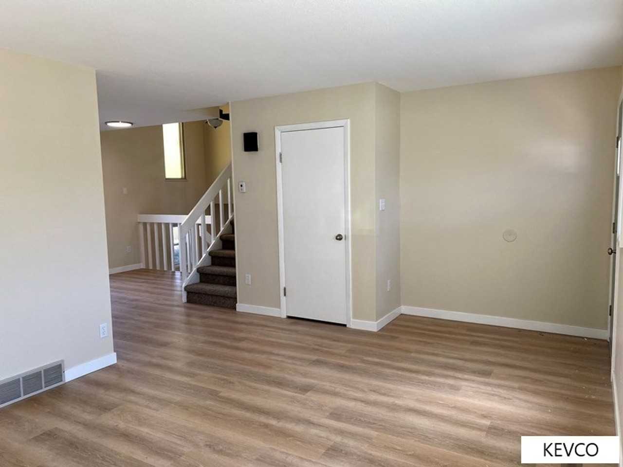 740 Oxford Ln - Photo 5 of 34