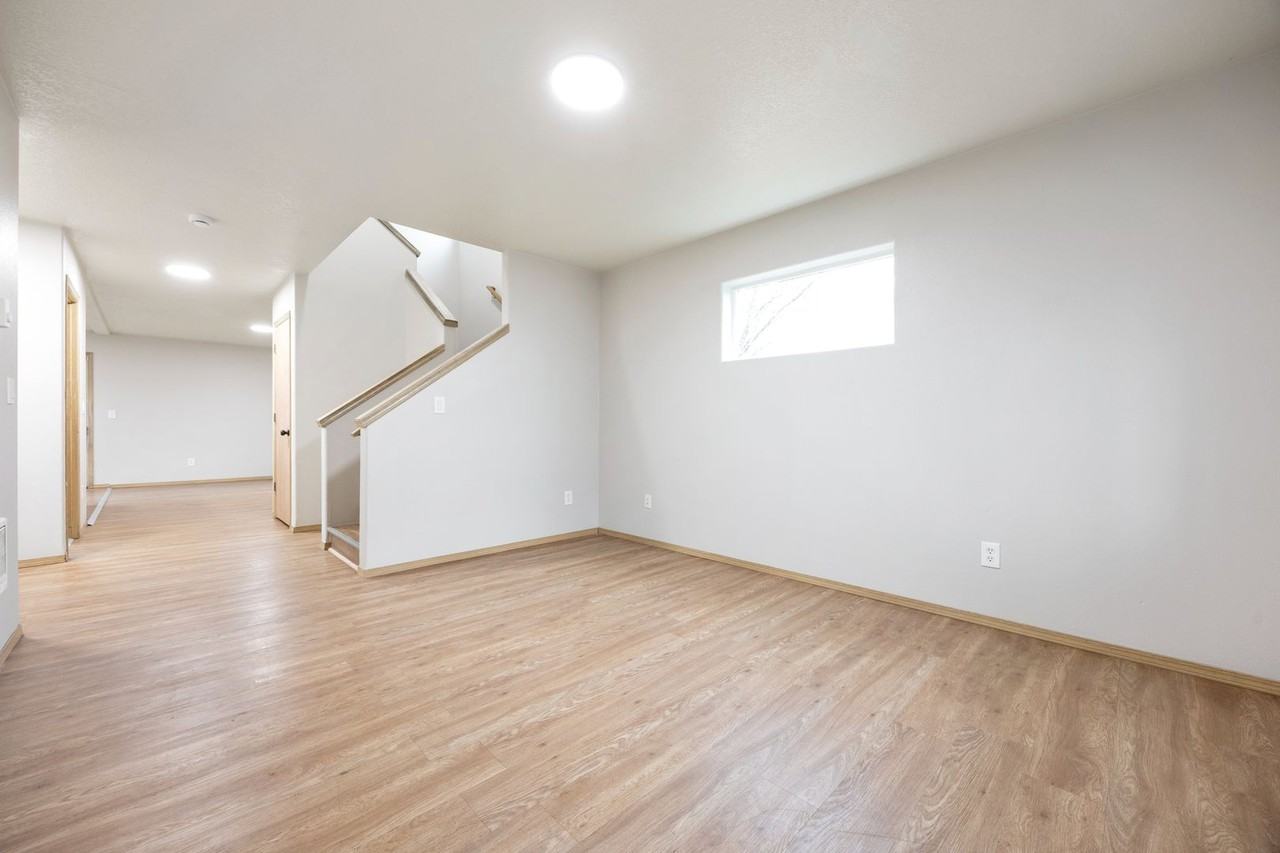 12548 Se Ramona St - Photo 3 of 43