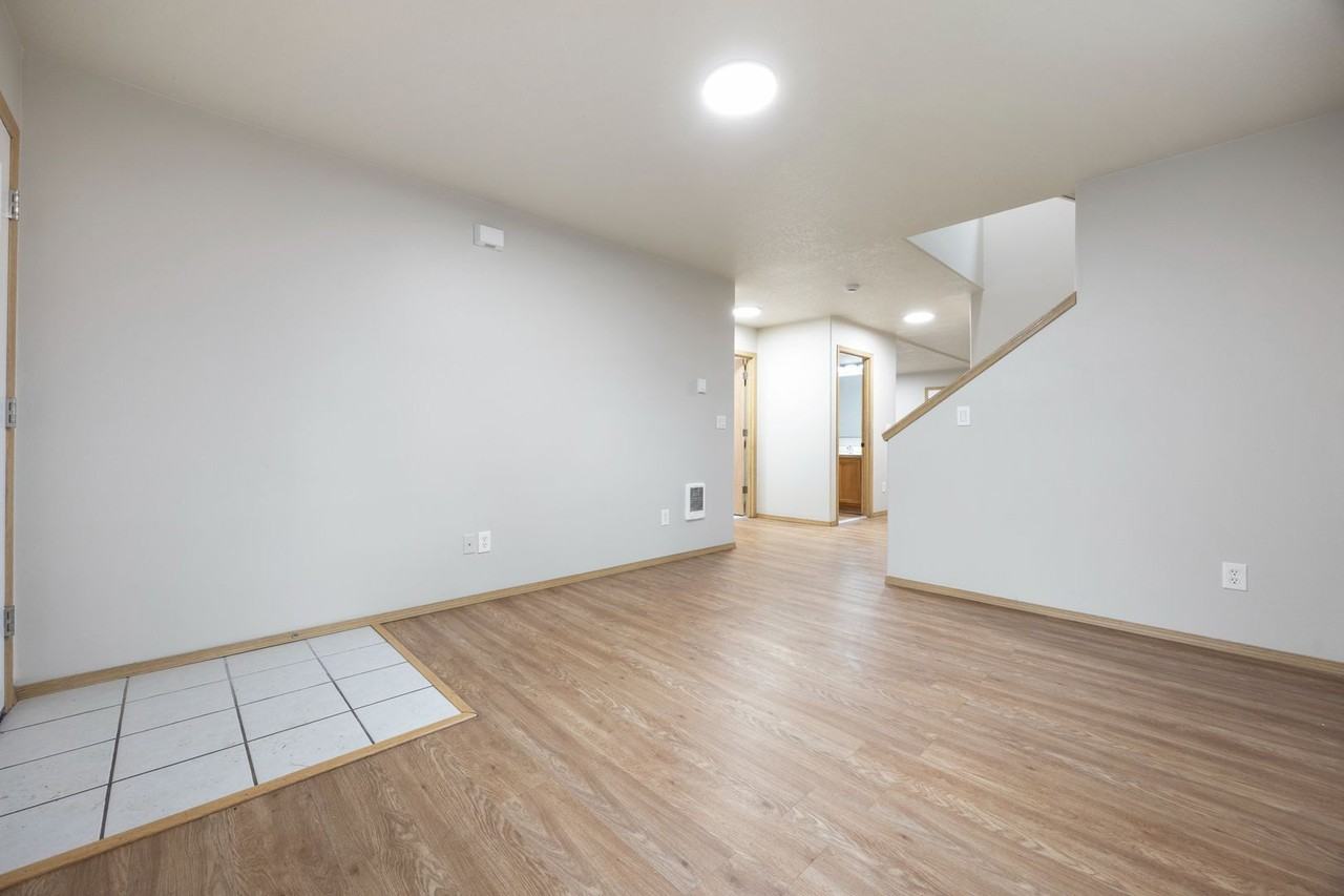 12548 Se Ramona St - Photo 4 of 43