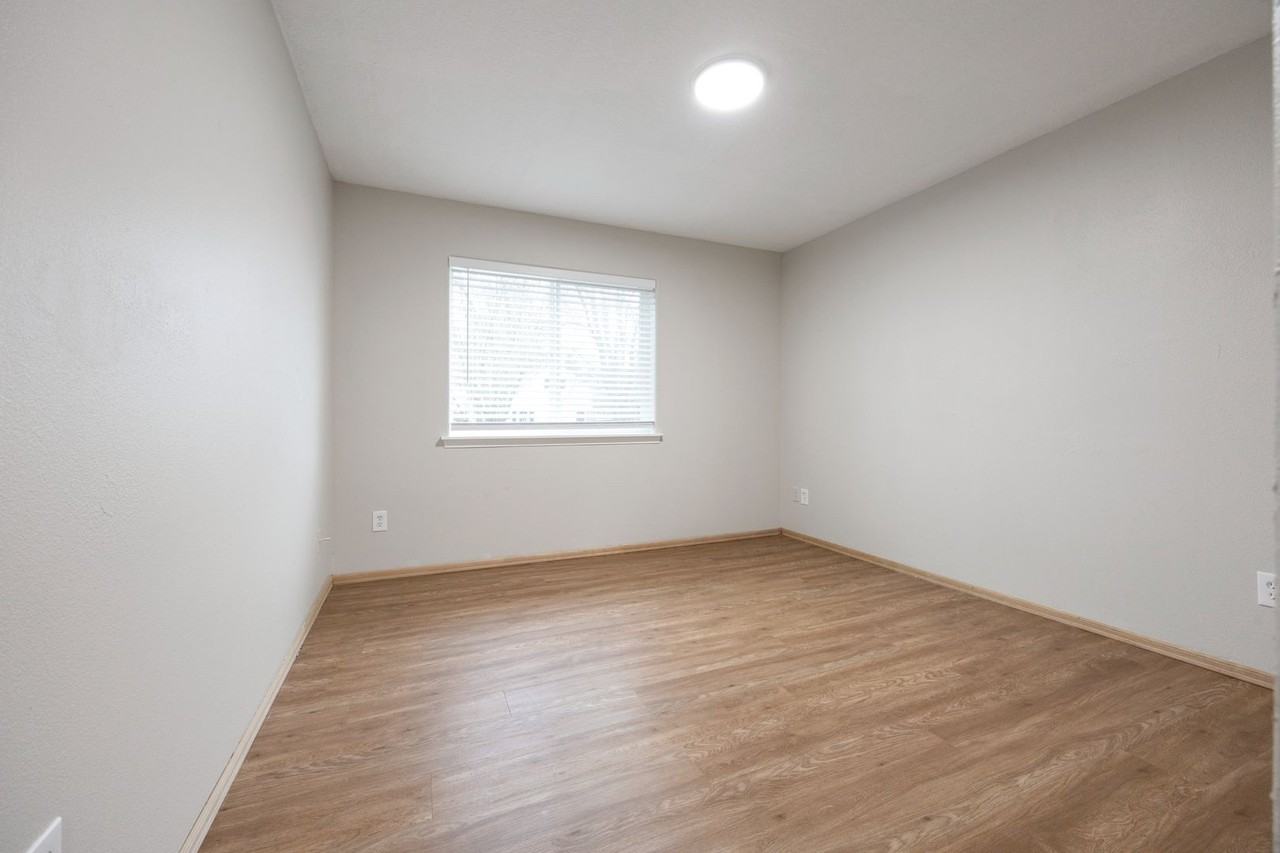 12548 Se Ramona St - Photo 6 of 43