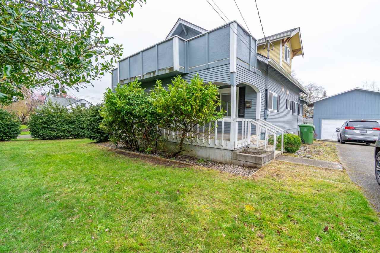 741 Se Ely St - Photo 2 of 37