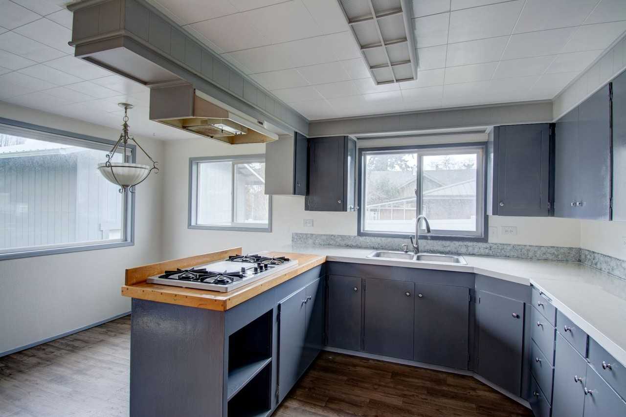 741 Se Ely St - Photo 5 of 37