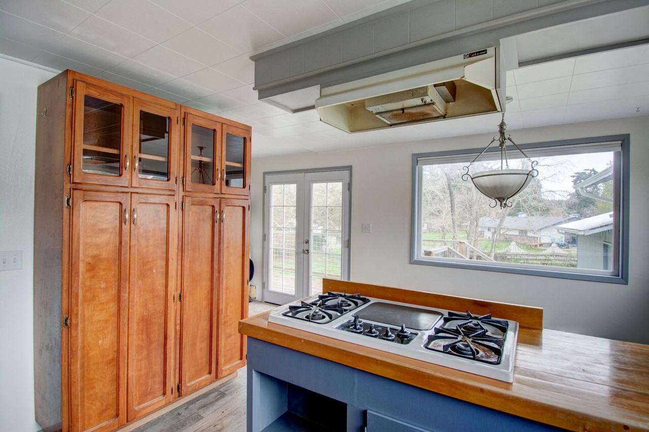 741 Se Ely St - Photo 6 of 37