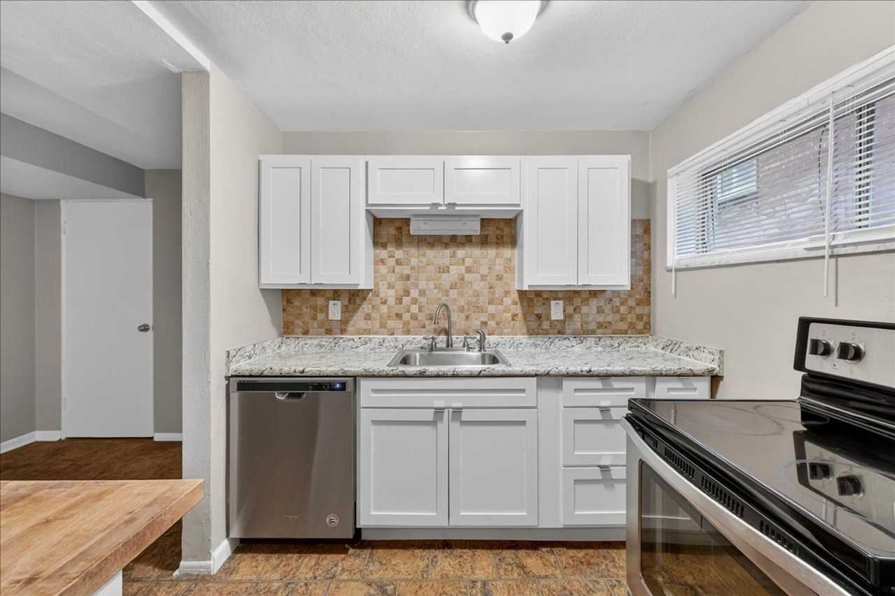 3536 Morganford Rd - Photo 6 of 15