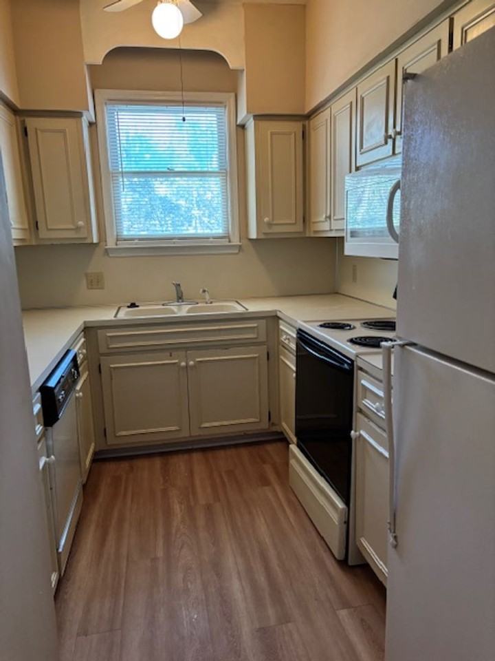 2250 15th St #8 - Photo 2 of 15