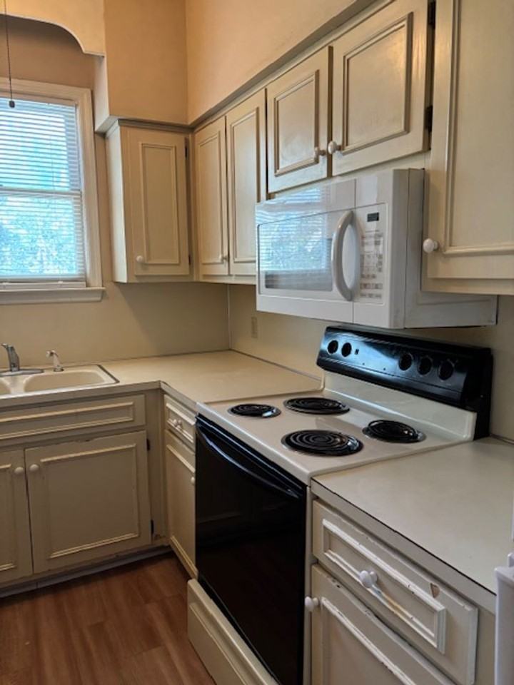 2250 15th St #8 - Photo 3 of 15